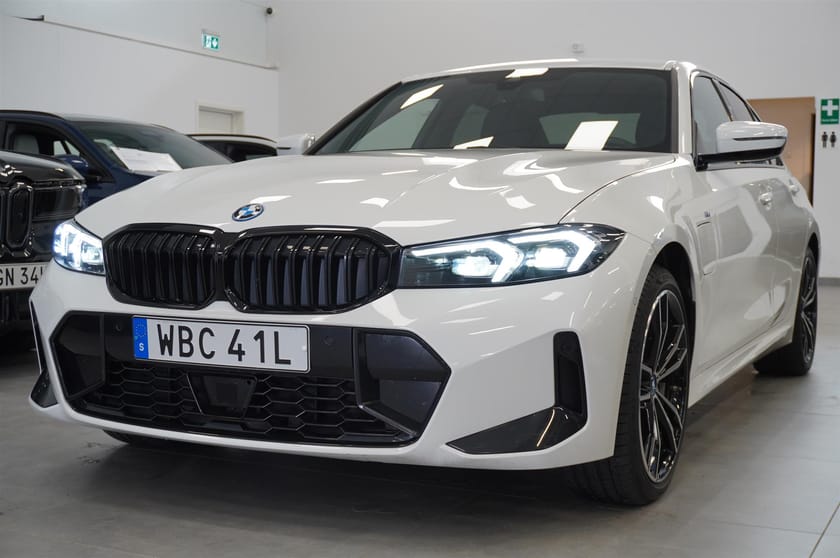 Bild 2 av BMW 330e xDrive Sedan M-Sport Navi Elstol Adaptiv F Harman Kardon 19