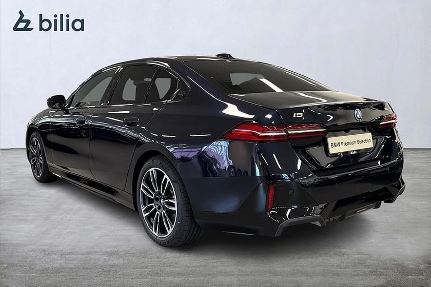 Bild 2 av BMW i5 xDrive40 Sedan xDrive 40 M-sport | Drag | H&K | Aktiv farth.