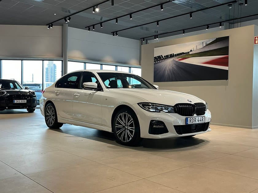 Bild 3 av BMW 330e xDrive Sedan M Sport Adapt Farth Rattvärme Drag 4,95%