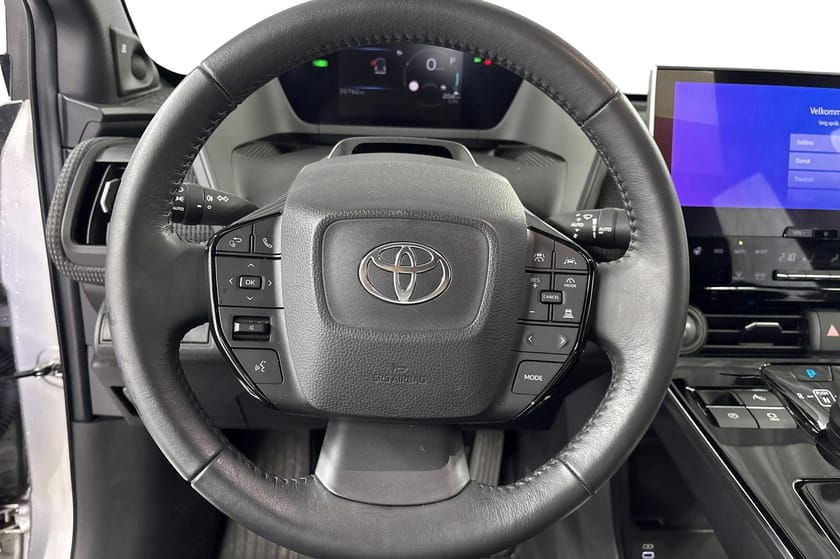 Bilde 4 av Toyota bZ4X Executive Bitone Panorama I AWD I Kompl. service