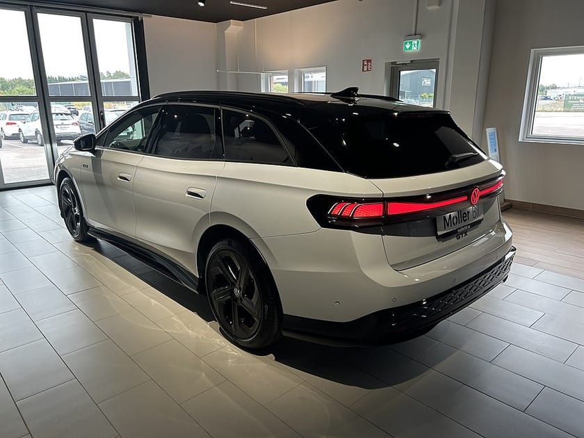 Bild 5 av Volkswagen ID.7 GTX Tourer GTX, 340hk, 4MOTION, Dragkrok, Välutrustad bil!