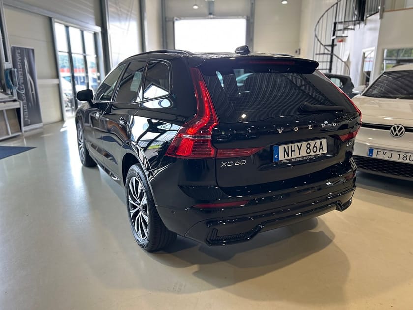Bild 4 av Volvo XC60 B5 AWD Geartronic Plus Dark 250hk 360 / H/K / Drag