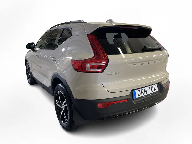Bild 3 av 16 – Volvo XC40 B4 FWD Bensin Plus Dark