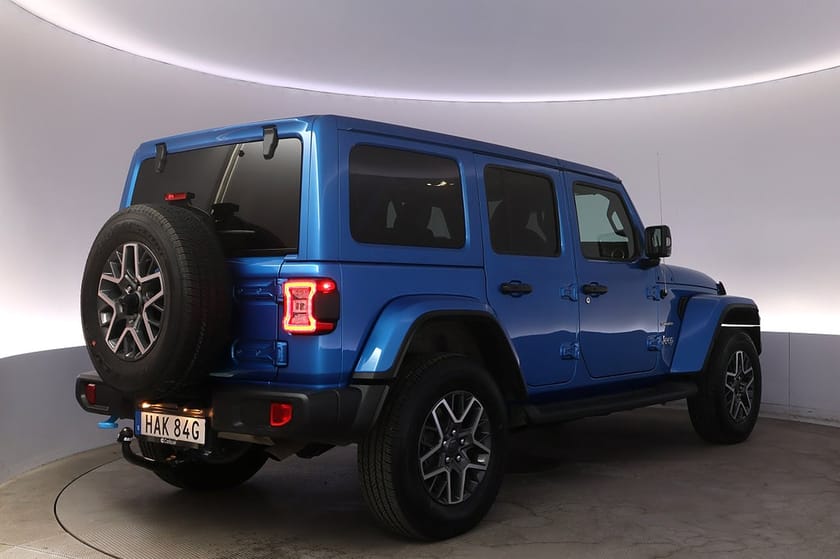 Bild 5 av Jeep Wrangler Unlimited 4xe Sahara Drag Alpine BLIS Kamera