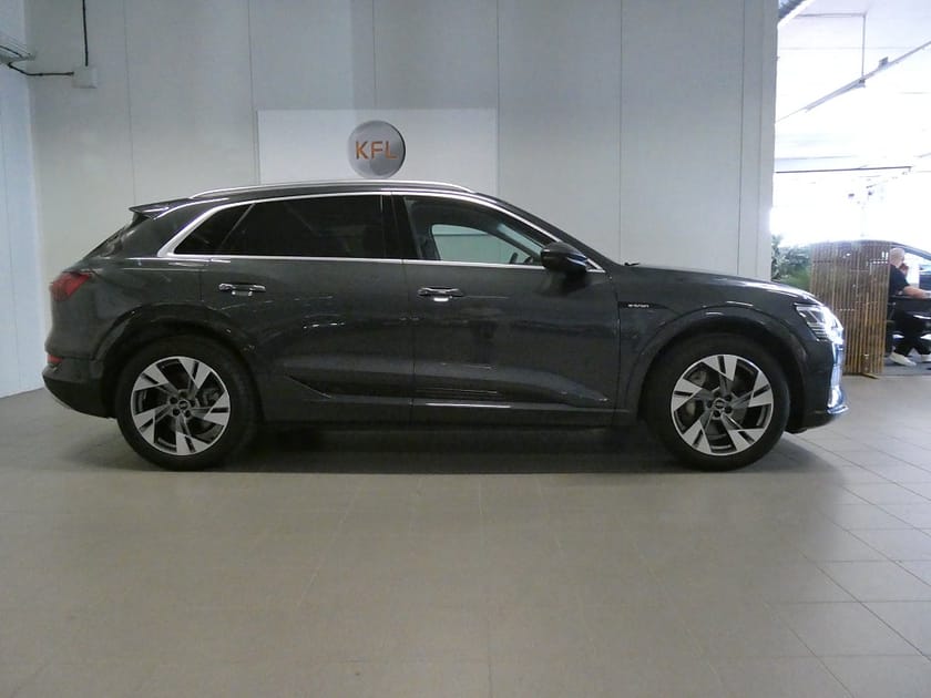 Bild 5 av Audi e-tron 55 quattro Drag-Adaptiv-Kamera-Värmare-CockPit-Navi-SoV