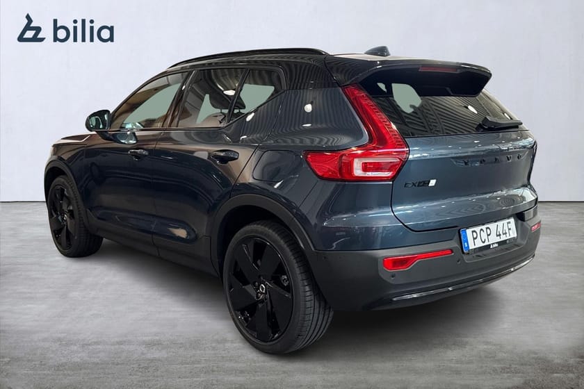 Bild 2 av Volvo EX40 Twin Motor Performance UltraBlackSE Mörkt tonade rutor Strålkastare Pixel Tech Panoramaglastak Parkeringskamera 360 HarmanKardon
