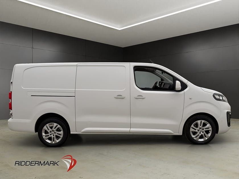 Bild 2 av Opel Vivaro Skåpbil IP L3 Ny-Kamrem Värm Drag B-Kamera CARPLAY Moms