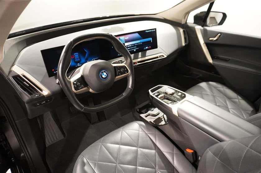 Bild 2 av BMW iX xDrive50 Navi Backkamera Driving Assistant Helljusass