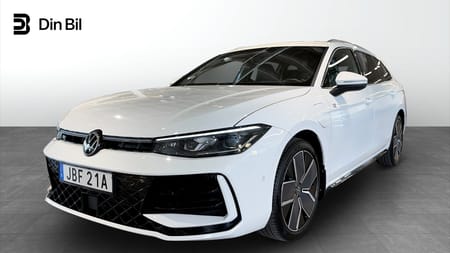 Volkswagen Passat Variant eHybrid R-LINE 1.5 TSI 272hk | Panoramatak | Drag