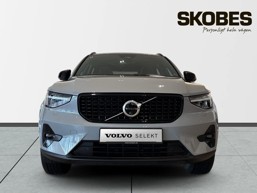 Bild 2 av Volvo XC40 B3 FWD Bensin Plus Dark
