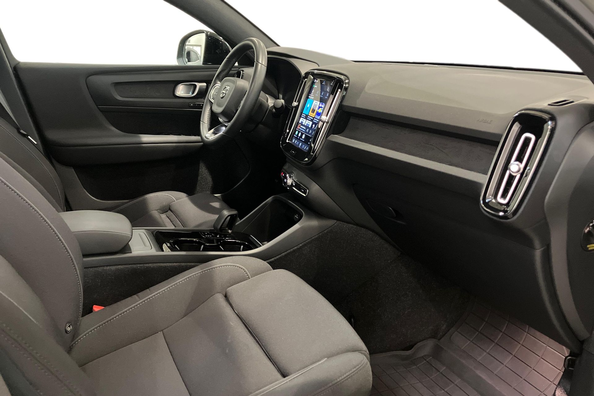 Volvo C40 Recharge 2023, photo 7/10