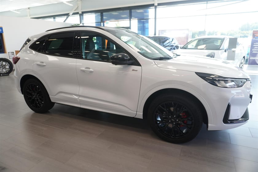 Bild 2 av Ford Kuga Plug-In Hybrid ST-Line X 2.5 FWD 243hk Black Edition