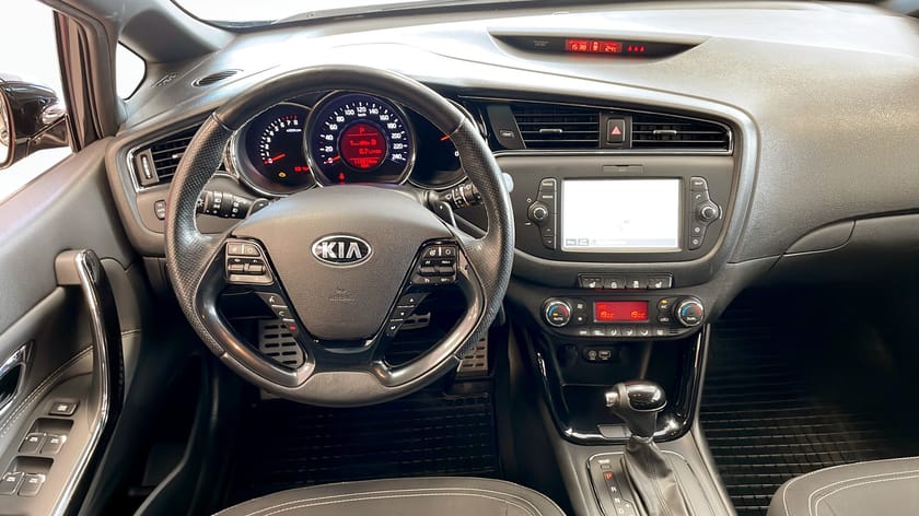 Bild 4 av Kia cee'd_sw 1.6 GDI DCT GT LINE DRAGKROK