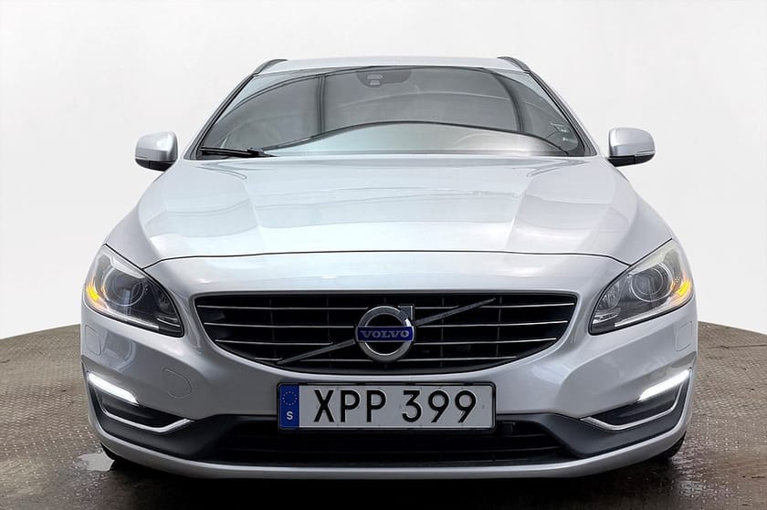 Bild 3 av Volvo V60 D4 AWD Momentum Drag Värmare Rattvärme Cockpit PDC 181hk