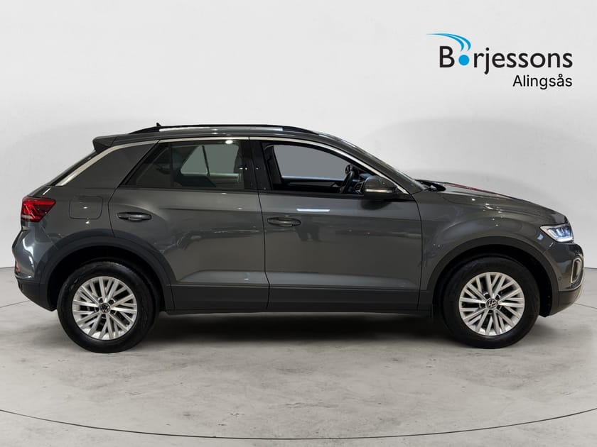 Bild 2 av Volkswagen T-Roc Life TSI 110hk Backkamera & Rattvärme