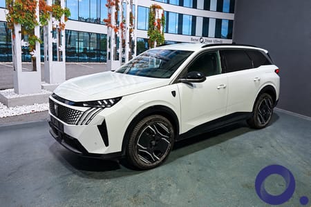 Peugeot E-5008 Dual Motor