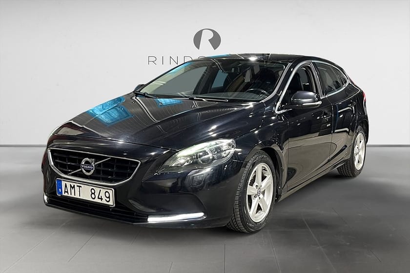 Bild 1 av Volvo V40 D2 115 HK AUT MOMENTUM D-VÄRM PDC 0.36L/MIL KAMREM BYTT