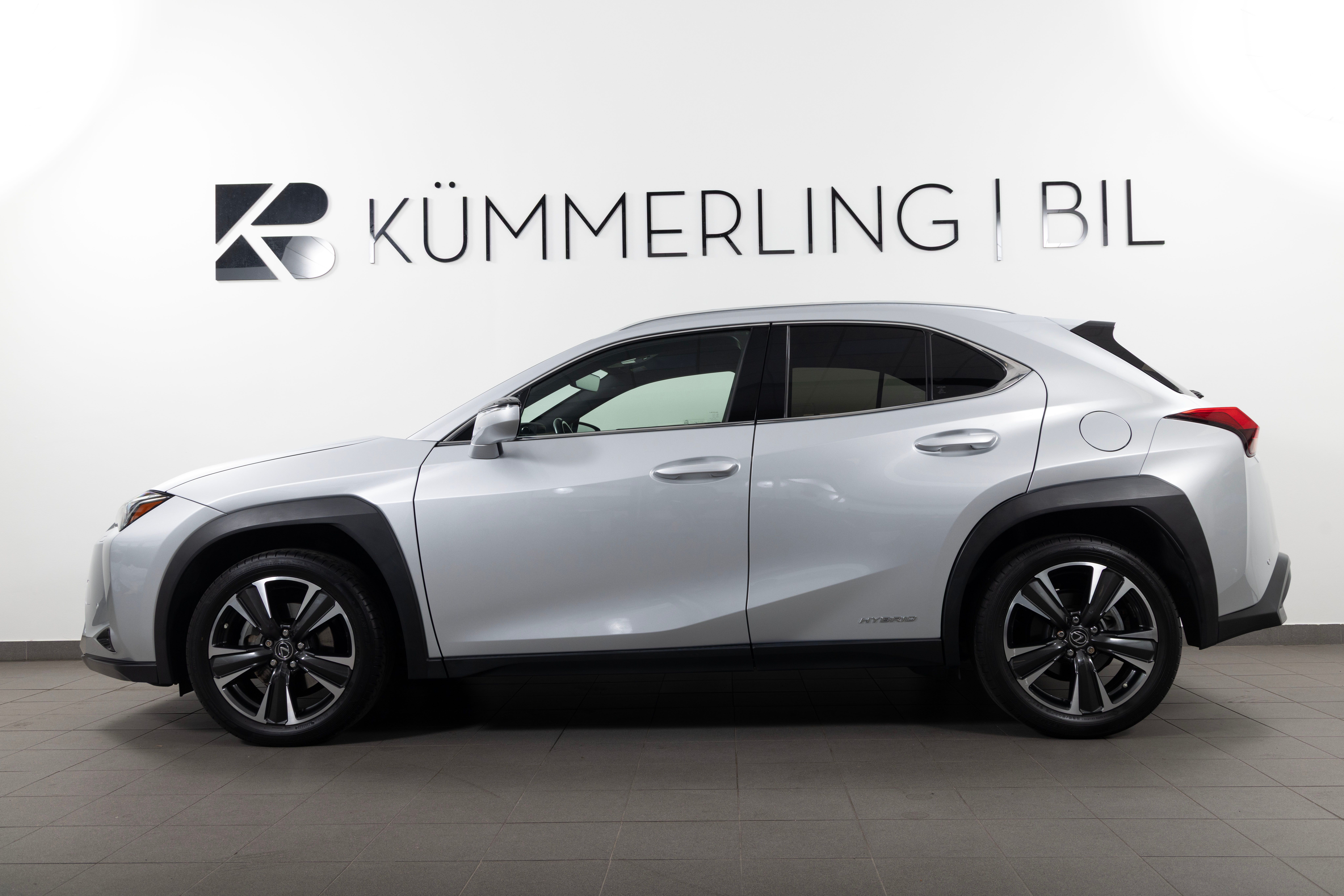 Lexus UX 184 л.с.