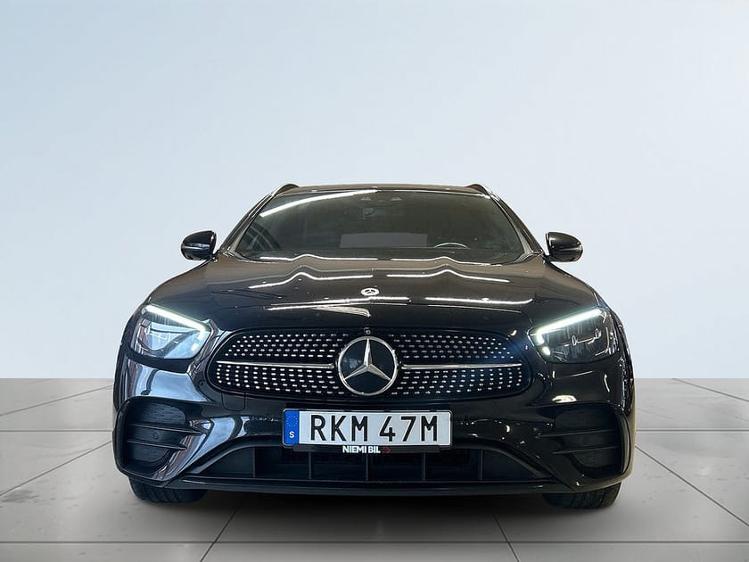 Bild 2 av Mercedes-Benz E 300 T de 4MATIC 4M AMG Line 360° HuD Rattvärme Drag Navi S&V