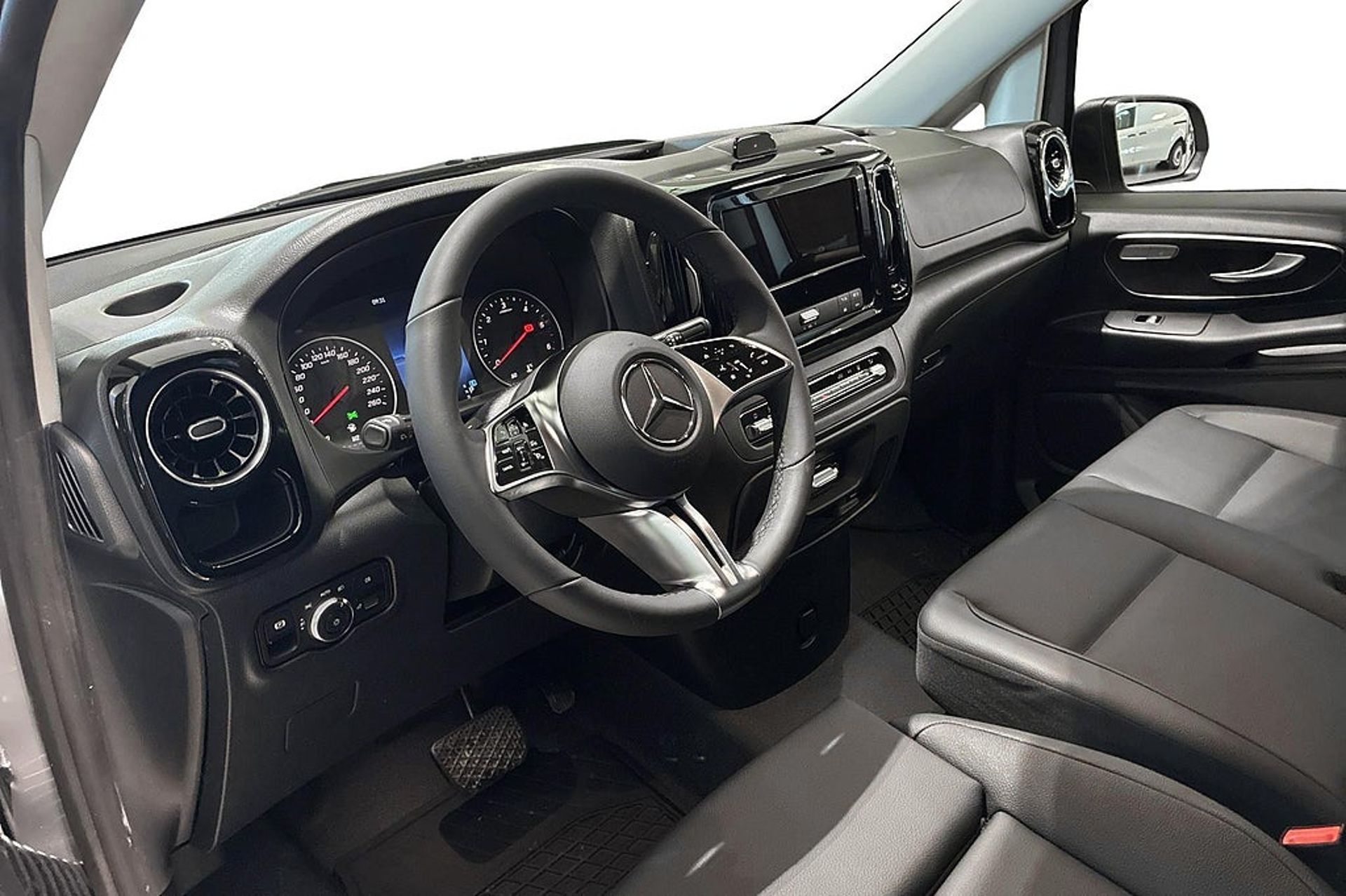 Mercedes-Benz Vito 2026, photo 7/18