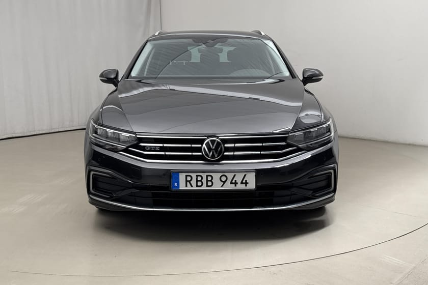 Bild 5 av Volkswagen Passat Sportscombi GTE (218hk) Dragpaket Cockpit