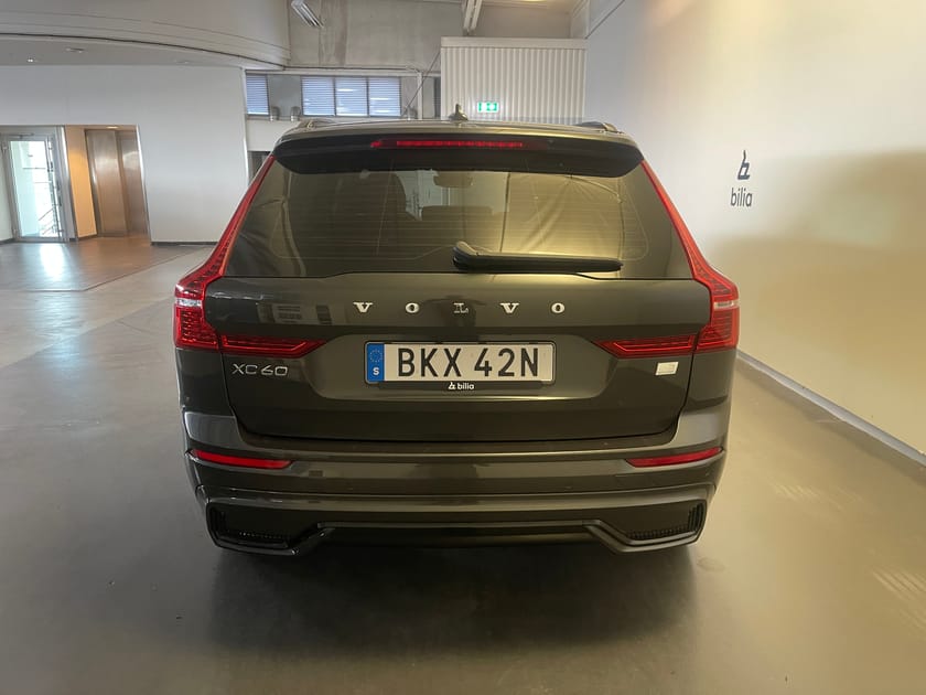 Bild 5 av Volvo XC60 Recharge T6 R-Design/ Panoramatak/ Dragkrok/ Harman Kardon/ 10.000 Tillbehör/
