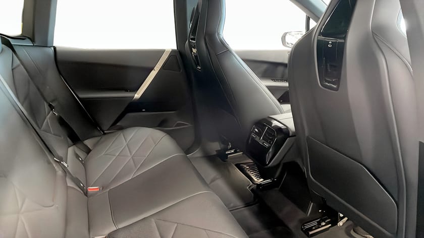 Bild 5 av BMW iX xDrive40 326hp 22 tum Kupévärmare Navi Carplay