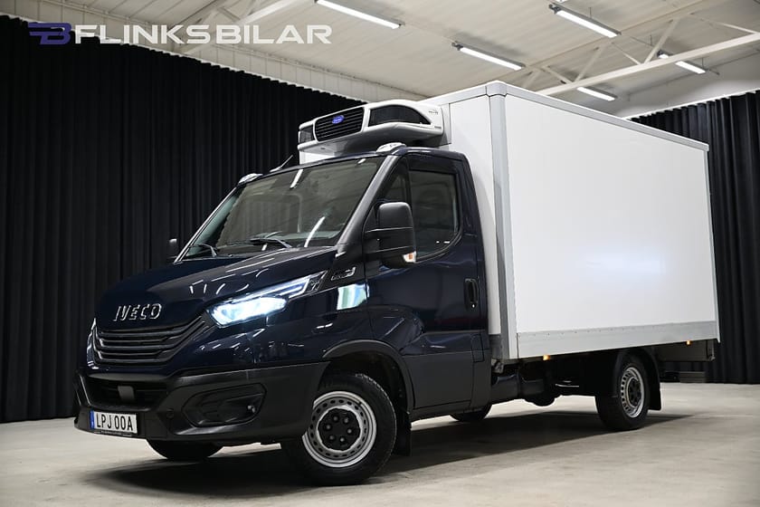 Bild 1 av Iveco Daily 35-140 Chassi Cab 136HK Automat|Volymskåp|Bakgavellyft|Kylbil|Lågmil|Moms