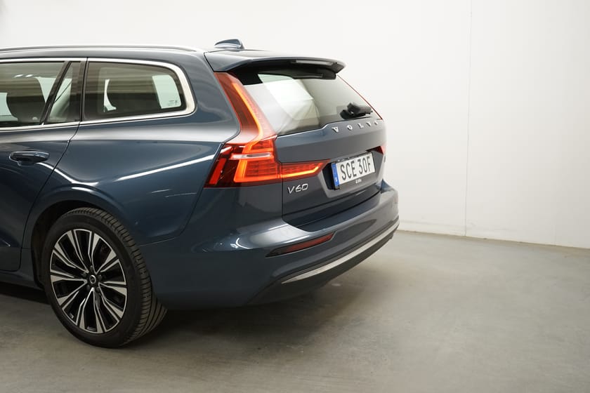 Bild 3 av Volvo V60 Recharge T6 Core Bright, Dragkrok, Navigation, on call, Förarstol elmanövrerad
