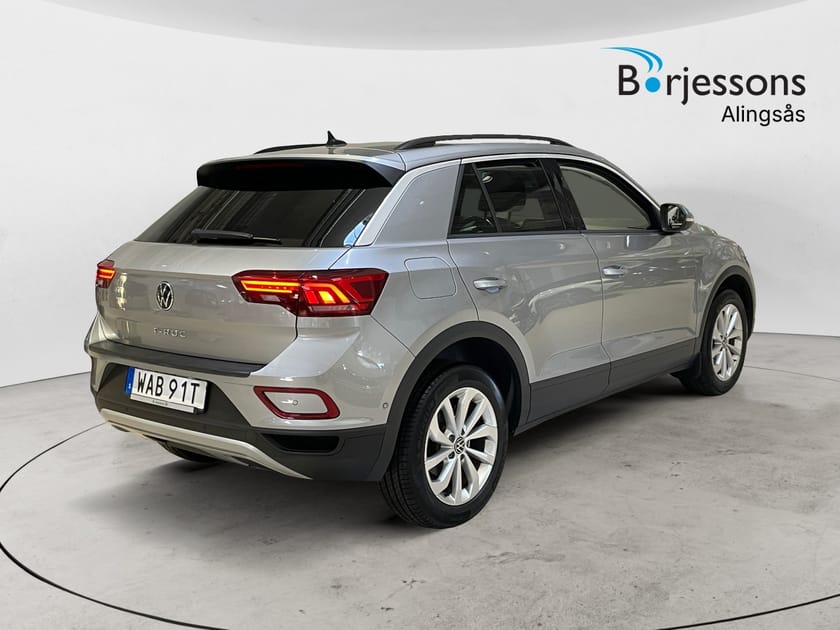 Bild 3 av Volkswagen T-Roc TSI 110hk Cockpit/CarPlay/2-zons