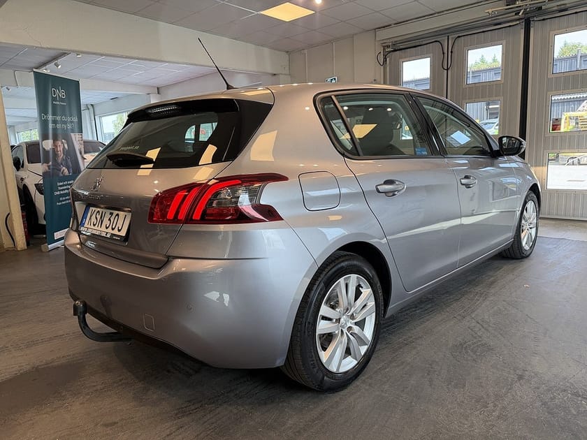 Bild 4 av Peugeot 308 1.5 BlueHDi 130 EAT Drag M-värmare Ljusramp Kamrembytt