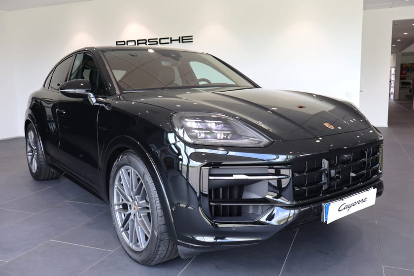 Bild 3 av Porsche Cayenne E-Hybrid Coupé 470 HK Black Edition