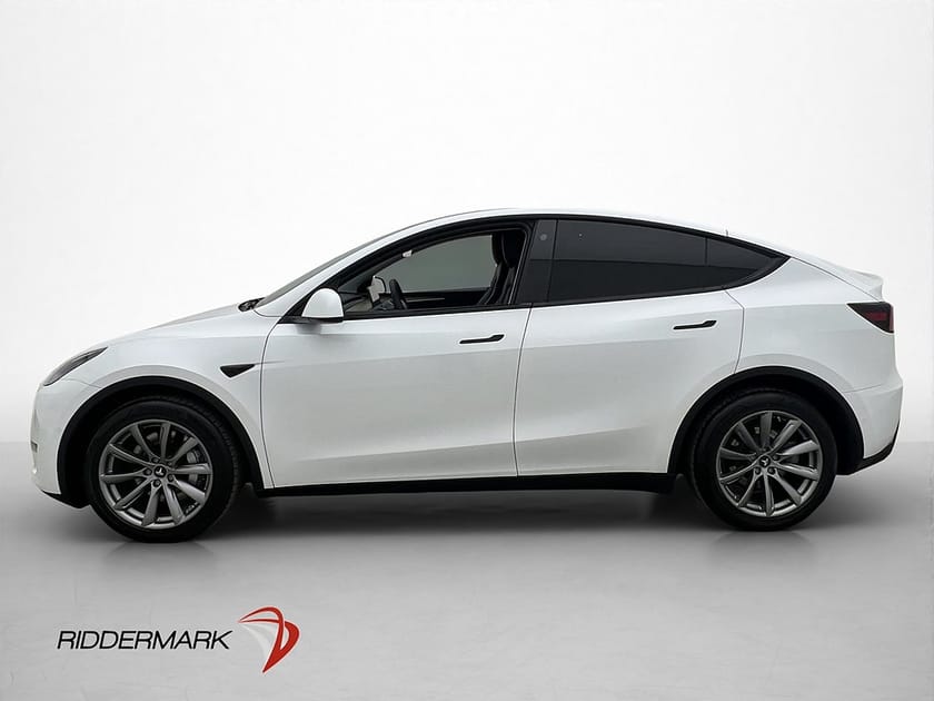 Bild 5 av Tesla Model Y Long Range AWD Pano B-Kamera Skinn AP Navi