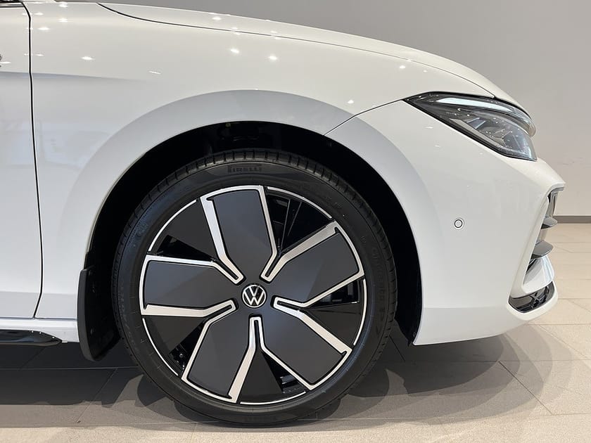 Bild 5 av Volkswagen Passat Variant eHybrid 272 DSG6 R-LINE | LAGERBIL