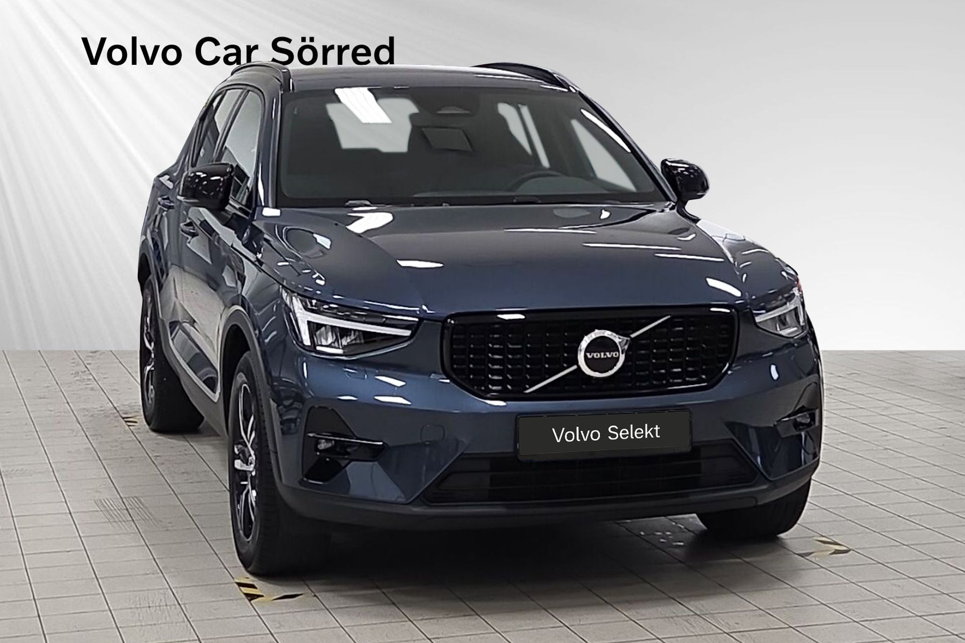 Volvo XC40 B4 FWD Bensin Plus Dark 2026, photo 6/10