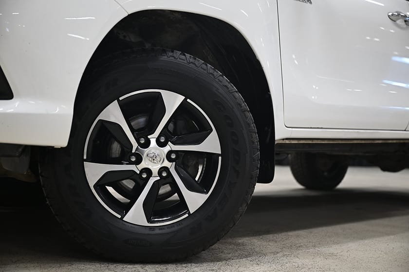 Bild 4 av Toyota Hilux Extra Cab 2.4 AWD 150HK Servicebil|Kåpa|Inredning|Inverter|SeUtr!