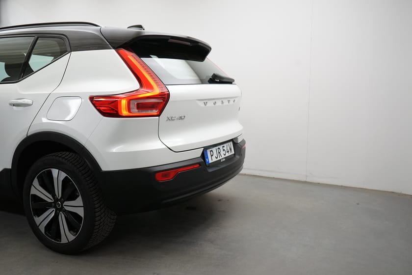 Bild 3 av Volvo XC40 Recharge Plus Edition, Navigation, Förarstol elmanövrerad, Dragkrok