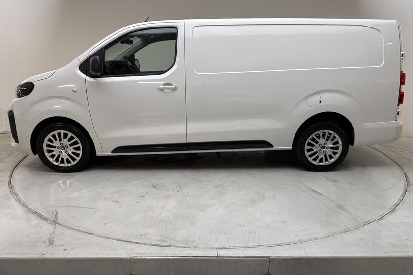 Bild 2 av Peugeot Expert Utökad Last BlueHDi Skåp (145hk) Lång Backkamera Drag