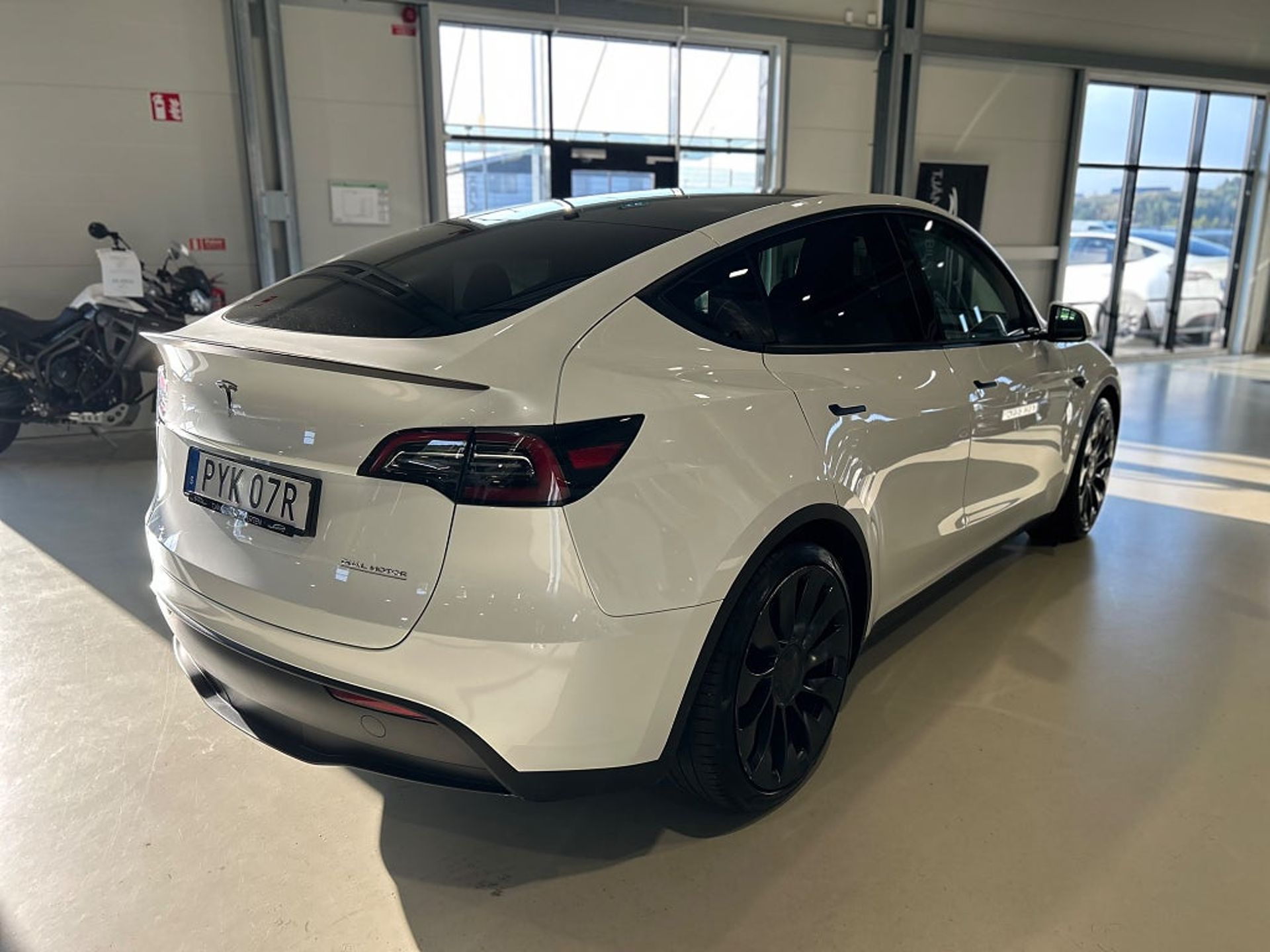 Tesla Model Y 2023, photo 3/10