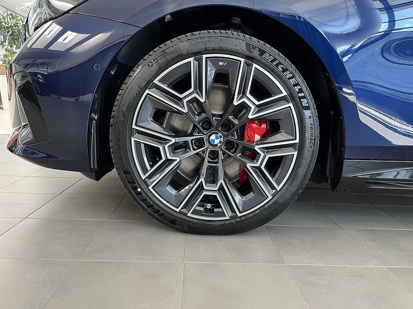 Bild 4 av BMW i5 xDrive40 Touring M Sport Pro Drag H/K 20" Rattvärme