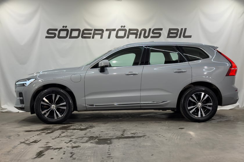 Bild 3 av Volvo XC60 Recharge T6 AWD CORE PANO KAMERA DRAG VÄRMARE MOMSBIL