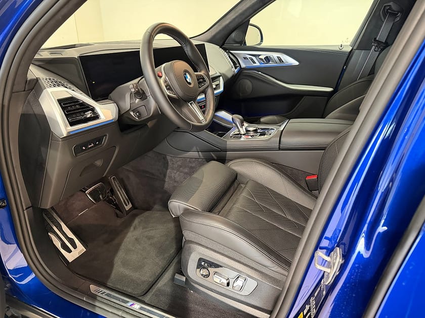 Bild 4 av BMW XM 50e Driving assistant Pro, Drag, Värme, Harman Kardon