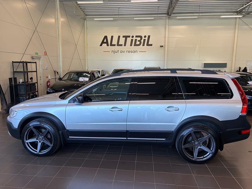 Bild 2 av Volvo XC70 D4 AWD Geartronic Classic, Momentum Ny kamrem /kamera