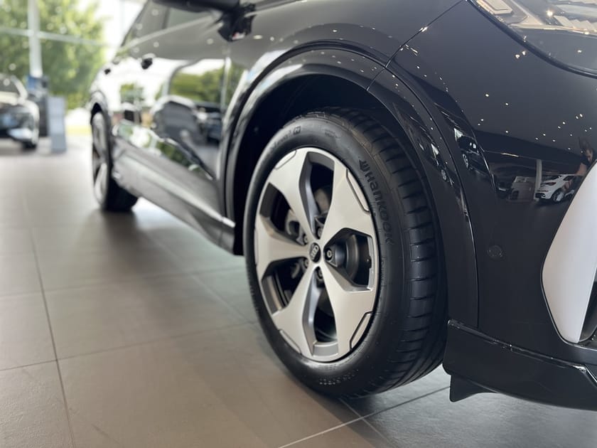 Bild 2 av Audi Q4 e-tron quattro 220kW