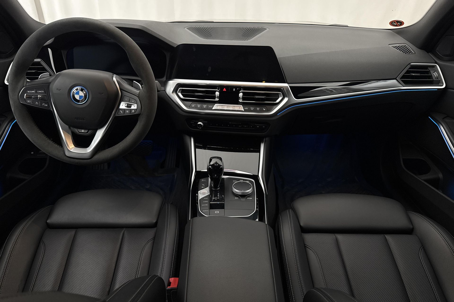 BMW 330 e Touring 2022, photo 7/10