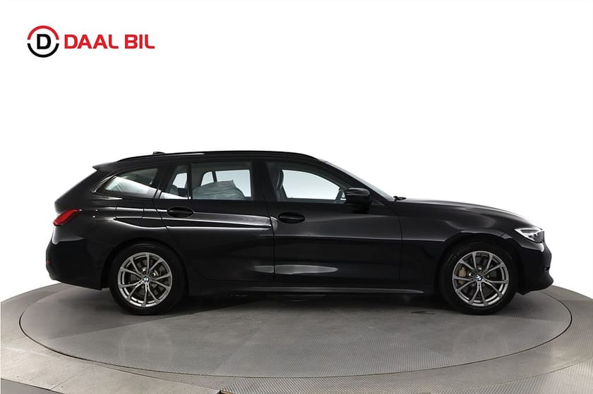 Bild 5 av BMW 330e xDrive Touring 292HK SPORT LINE DRAG B-KAM NAVI NFC
