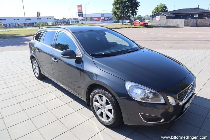 Bild 2 av Volvo V60 T4 180hk Aut Momentum Svensksåld