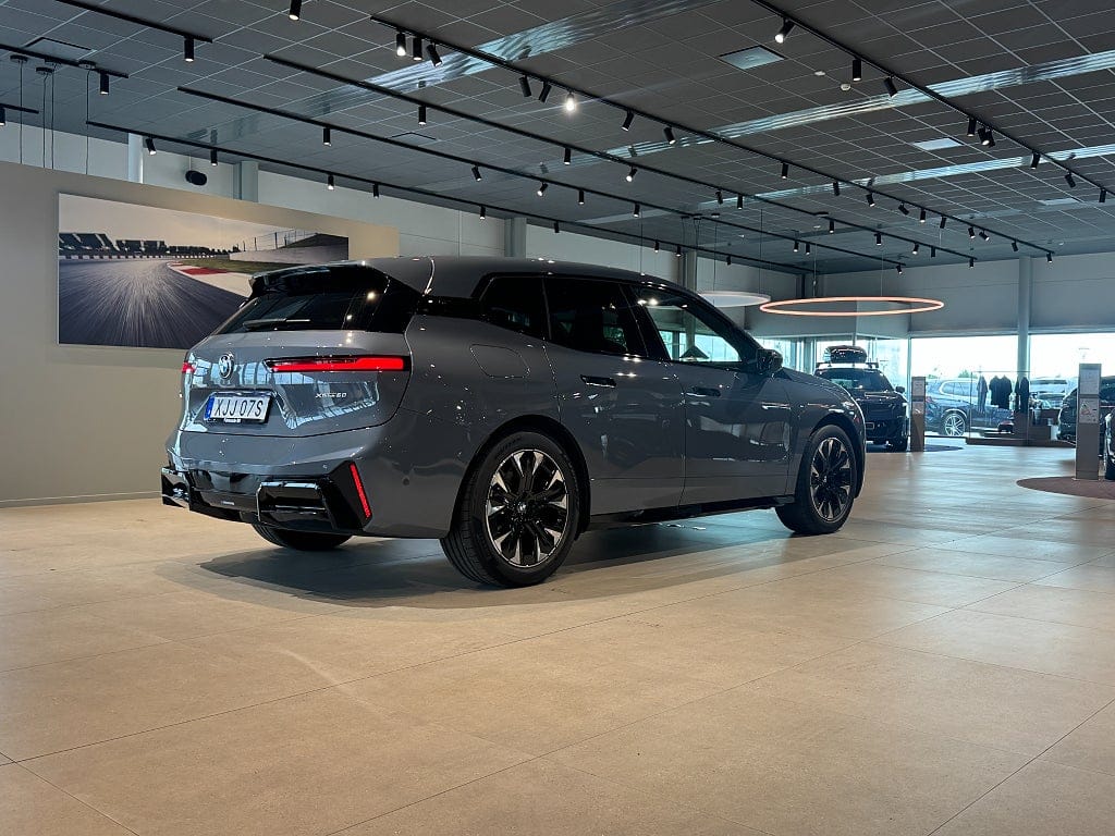 BMW iX xDrive60, 544hk, 2026