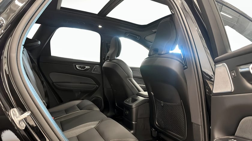Bild 5 av Volvo XC60 T6 AWD (350hk) PLUS BLACK NORDIC EDITION / B&W / PANO