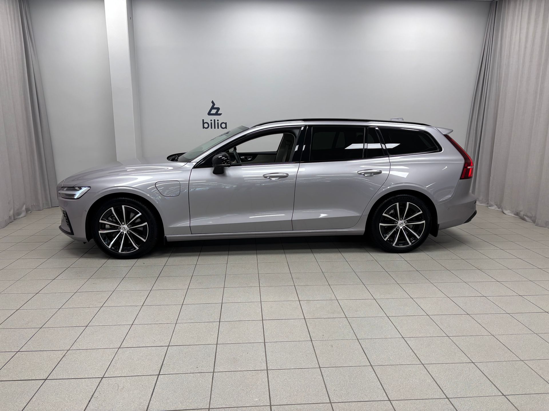 Volvo V60 T6 Plus Dark Nordic Edition 2026, bild 2/10